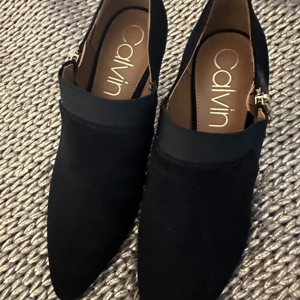 New-never worn Calvin Klein suede ankle boots